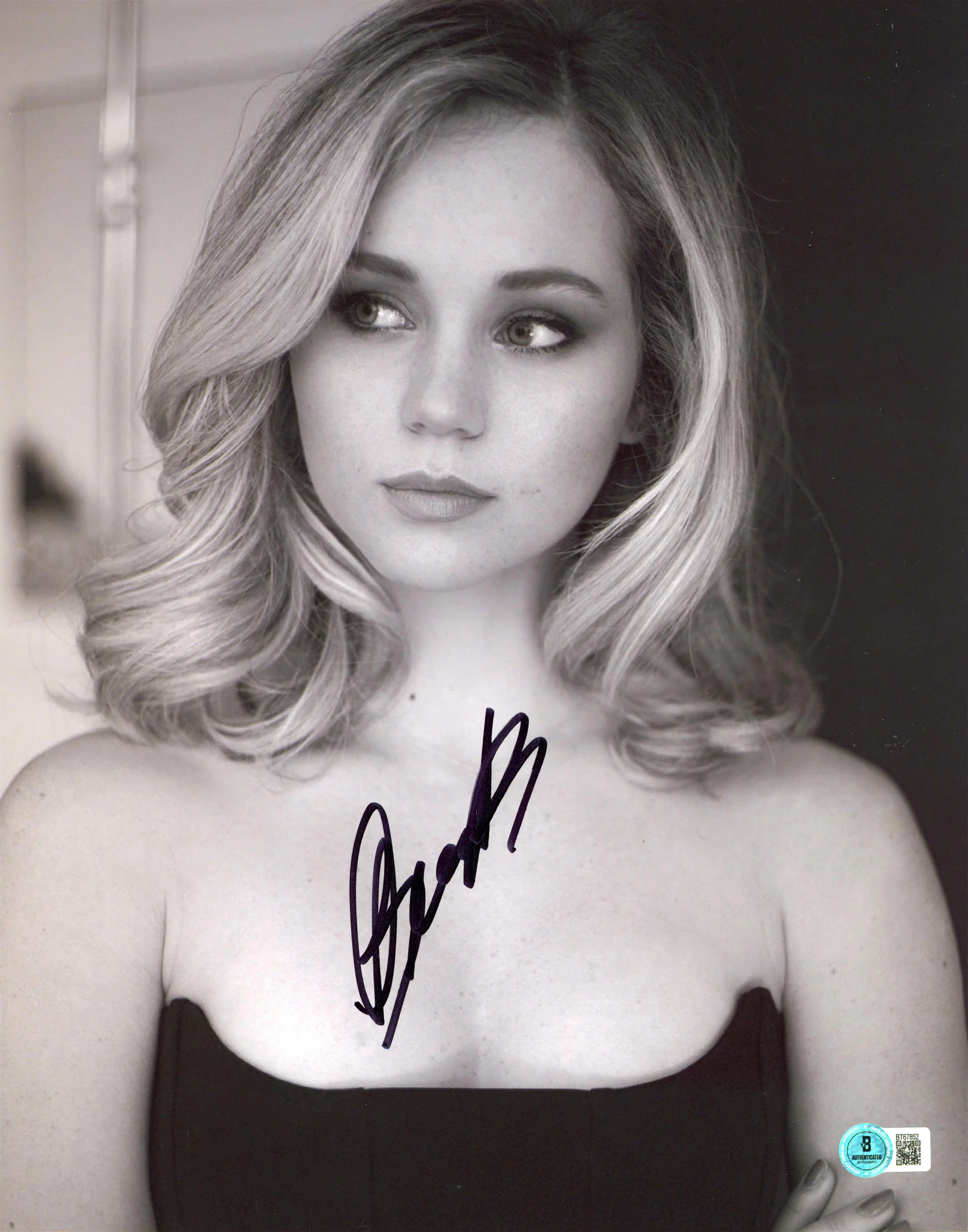 Brec Bassinger DC's Stargirl Authentic Signed 11x14 Vertical Photo BAS #BT67852 - Image 2
