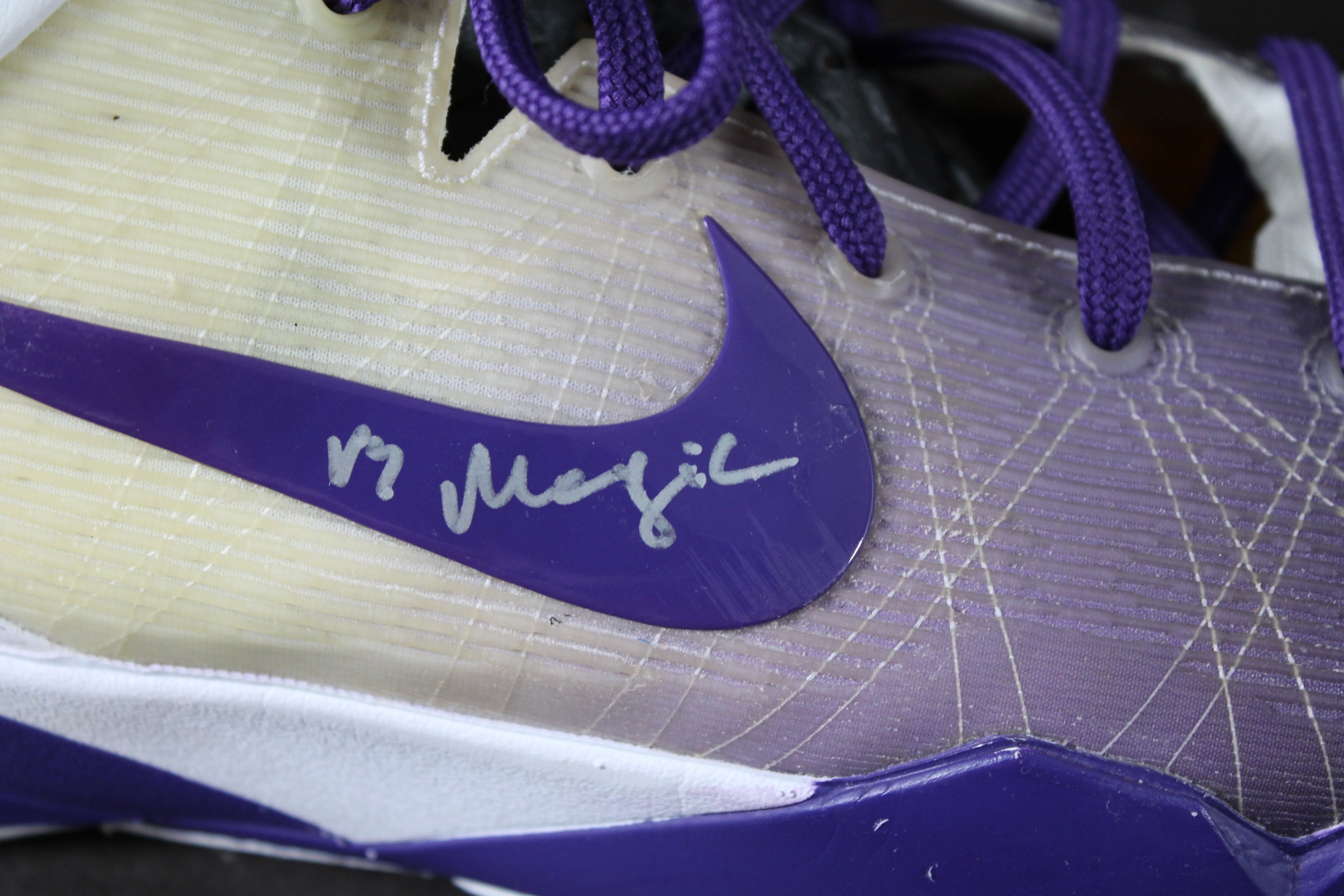 Lakers Kobe Bryant Signed 12/2/2012 Game Worn Nike Zoom Kobe VII Shoes BAS & SIA - Image 4