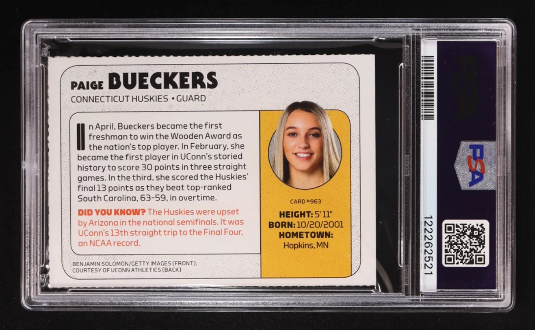 Paige Bueckers Signed 2021 Sports Illustrated For Kids #963 RC PSA Autograph 10 - Image 2